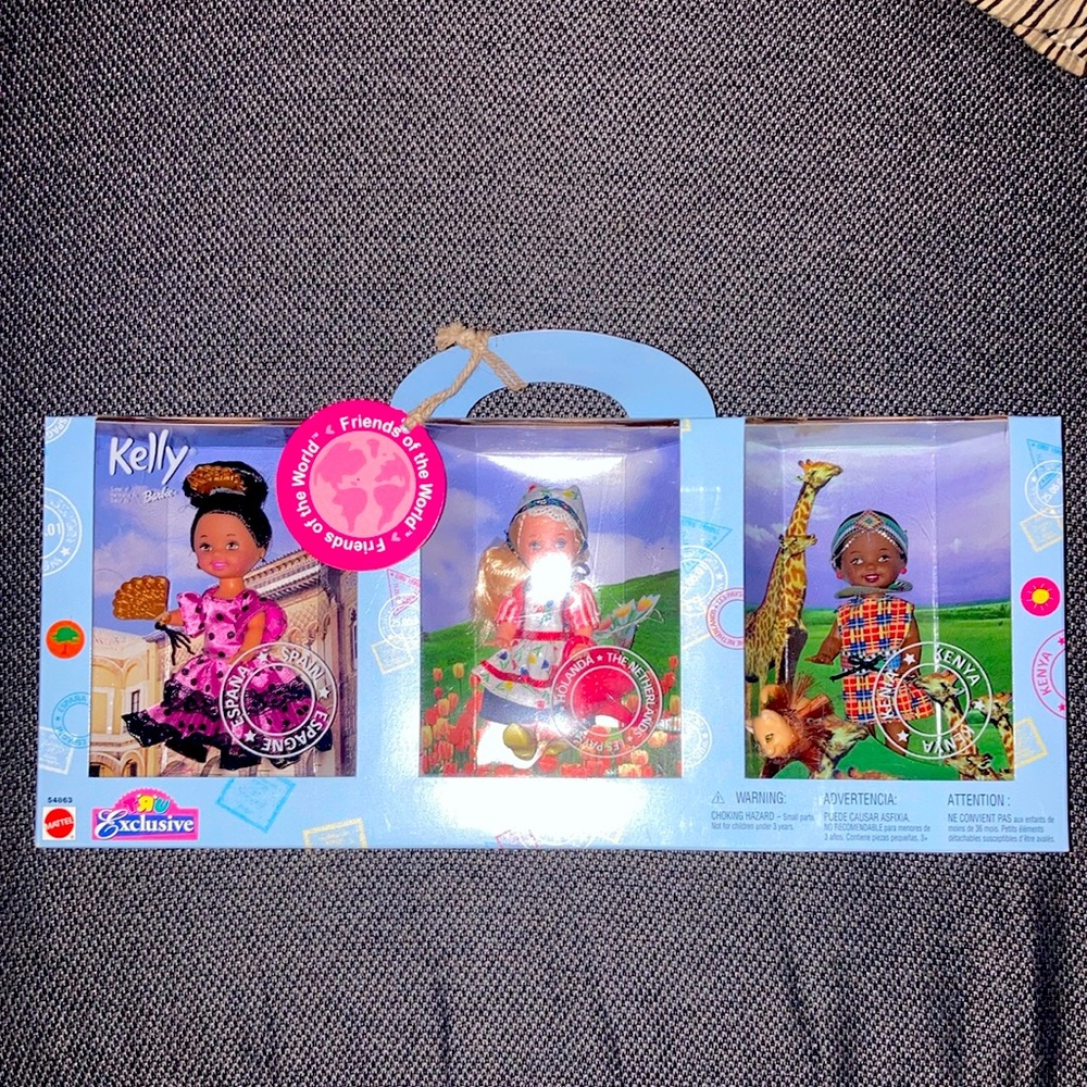 “Kelly & Friends of the World” 3 doll set